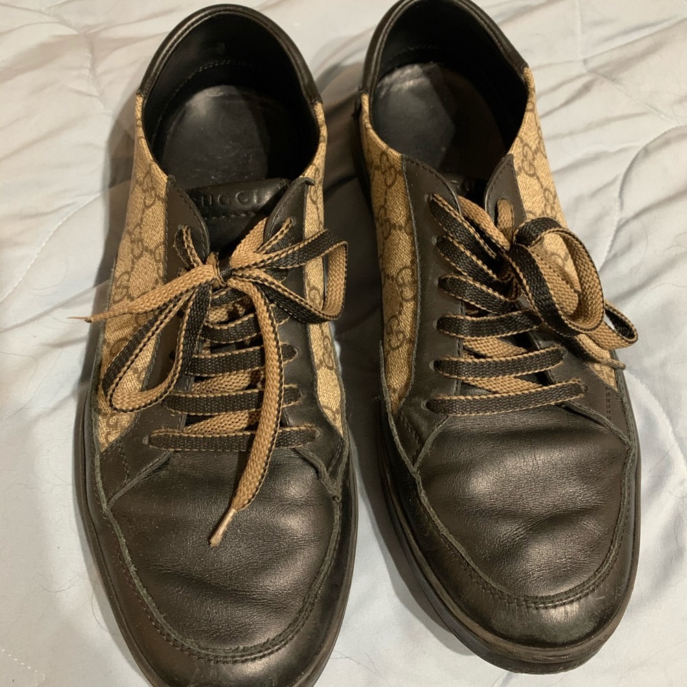 **SOLD** Gucci Common GG Supreme Low-Top Sneakers